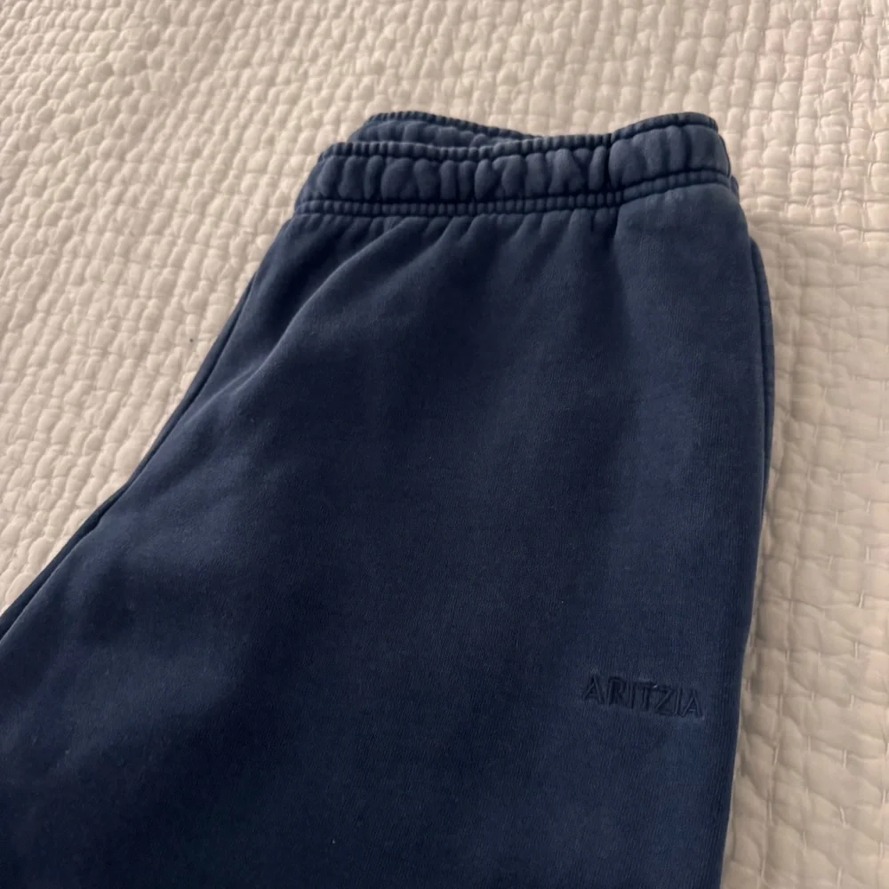 Aritzia Mega Straight sweatpants - Picture 4 of 4